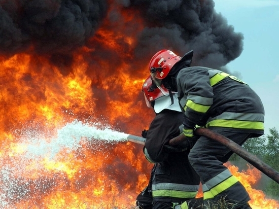 Сегодня вечером ивановские пожарные боролись с огнем