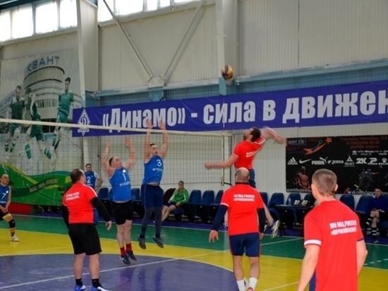 Полицейские Смоленской области сыграли в волейбол
