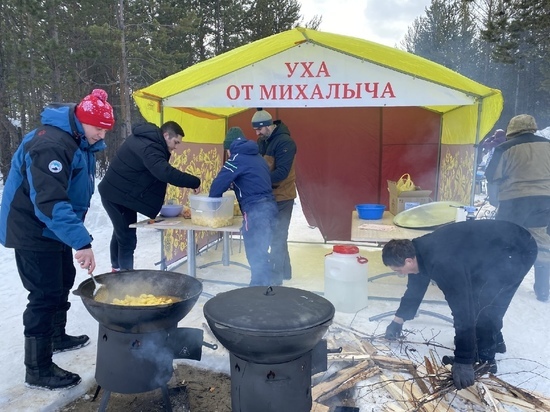 Уха от Михалыча: глава Губкинского приготовил обед для участников соревнований по рыбной ловле
