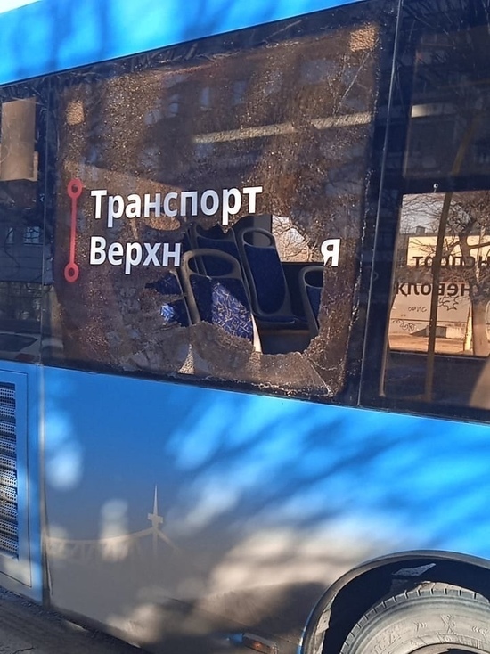 Пьяные пассажиры разбили окно автобуса в Твери