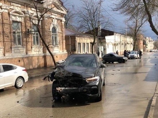 В Ростове парень на «БМВ» устроил массовое ДТП с пострадавшими
