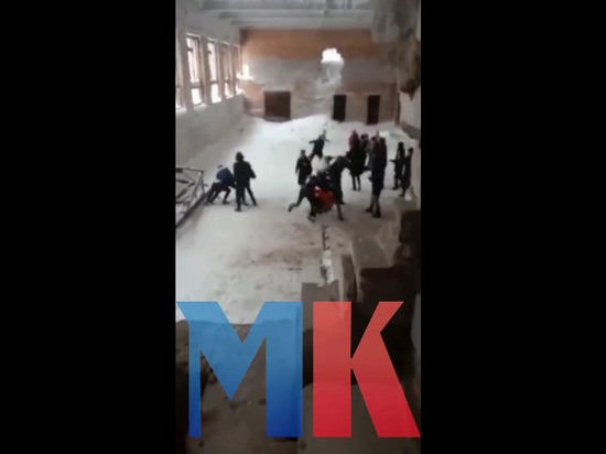 Шокирующие видео: в Игарке молодежь массово дерется в «бойцовском клубе»