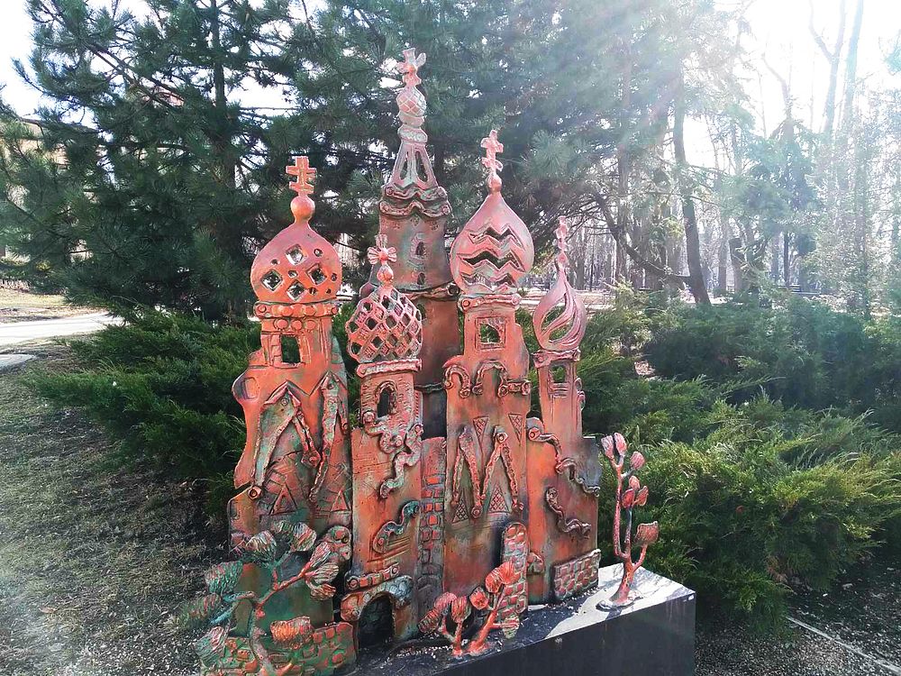 В парк кованых фигур в Донецке пришла весна