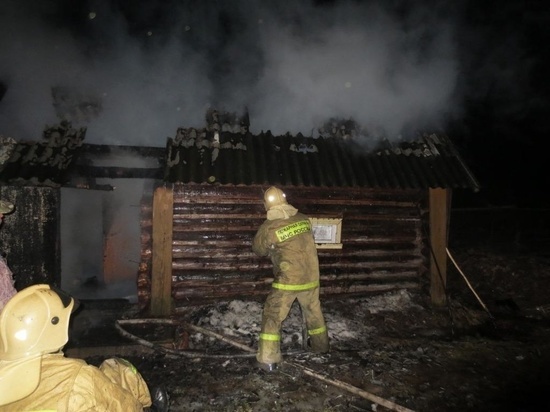 Под утро в Ивановской области в очередной раз сгорела баня с дровником