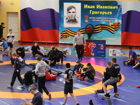 Турнир по борьбе в Новоалтайске посетили именитые гости и легенды спорта