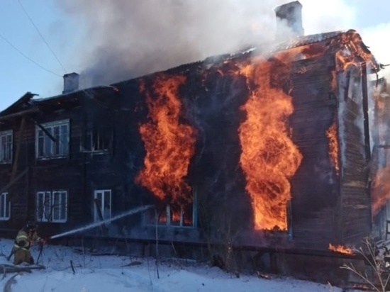На Урале начата проверка из-за гибели двух человек при пожаре в аварийном доме