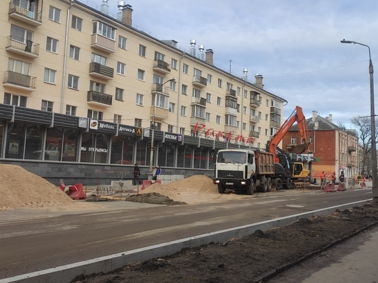 Ремонт на Октябрьском проспекте в Пскове продолжается
