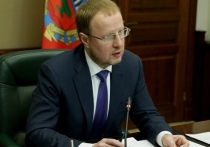 Губернатор Алтайского края Виктор Томенко обрушился критикой на глав муниципалитетов за некачественную уборку улиц от снега