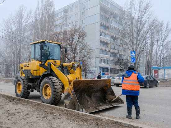 В Волгограде стартовала интенсивная уборка дорог и тротуаров