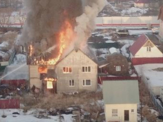 Сахалинец снял на квадрокоптер пожар в жилом доме