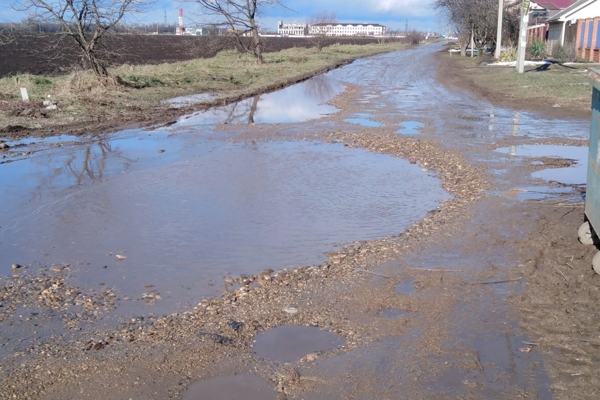 Посёлок Новознаменский в пригороде Краснодара продолжает нуждаться в  ремонте дорог - МК на Кубани