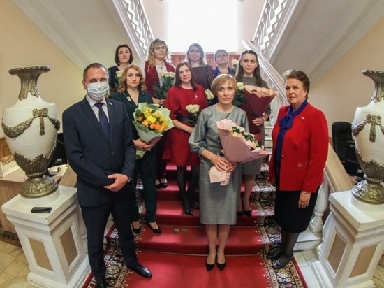 Глава города Смоленска вручил награды победителям конкурса "Учитель года - 2021"