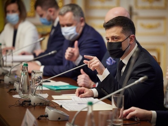 Зеленский выразил намерение эвакуировать министерства и ведомства из Киева