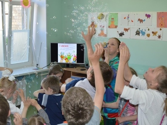 В детсадах и школах Карелии разрешены утренники и родительские собрания