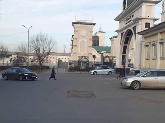 В Улан-Удэ активист будет каждый день публиковать фото «ямы за Прогрессом»