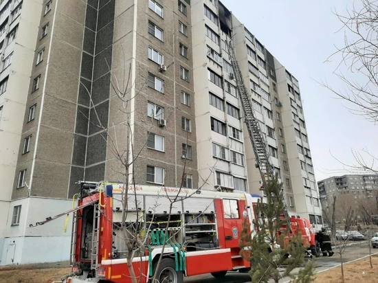 В Челябинске рано утром загорелся балкон жилой многоэтажки