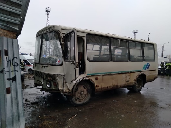 1 апреля в ДТП на Путейской в Туле у водителя автобуса случился инсульт