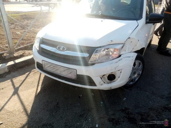 13-летняя пассажирка Mitsubishi пострадала в тройном ДТП в Волжском