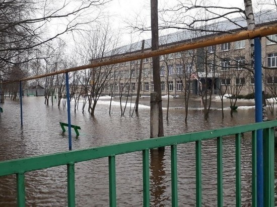 В Сараях Рязанской области подтопило подход к школе