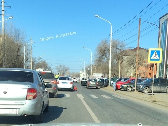 В Астрахани на пешеходном переходе сбили подростка