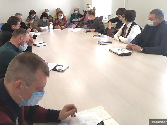 Руководителям псковских УК напомнили о возможности привиться на работе