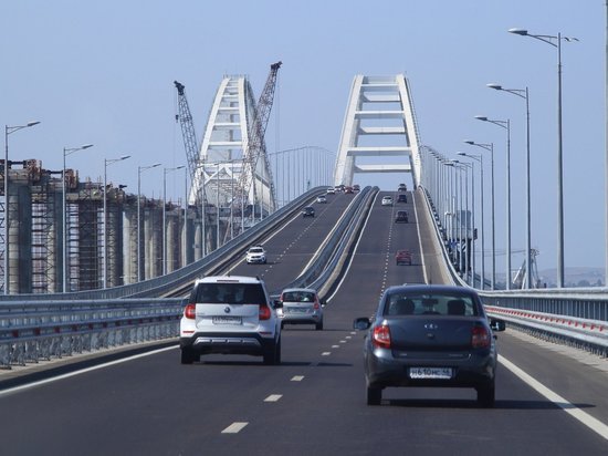 Движение по Крымскому мосту приостановили из-за учений