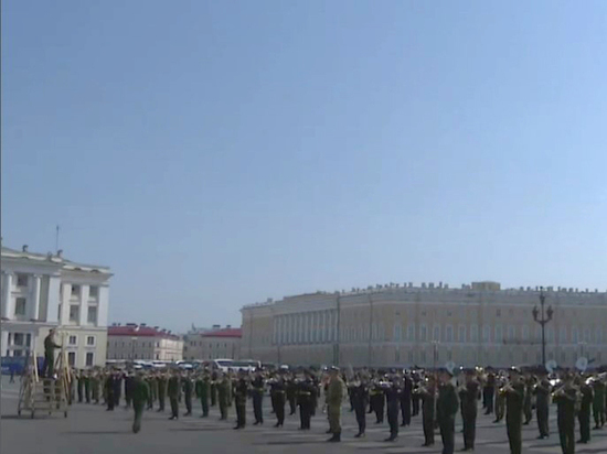 На Дворцовой площади прошла первая тренировка военного оркестра