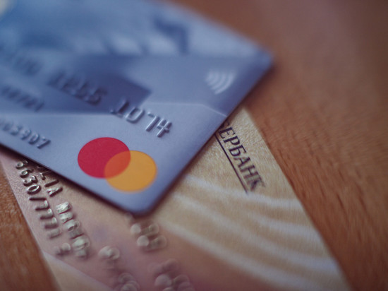 Почти 3 тысячи украла жительница Дно с найденной банковской карты