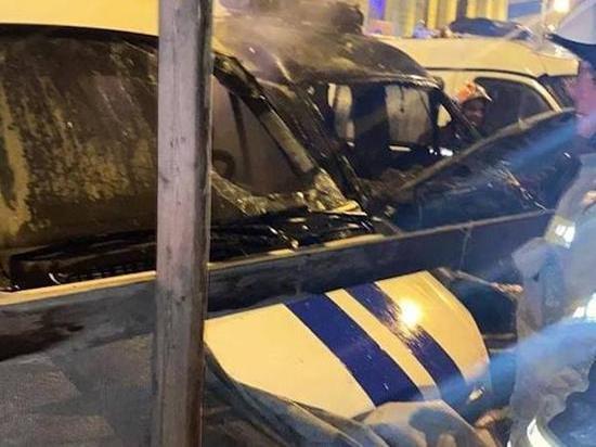В центре Ростова сгорели две полицейские машины