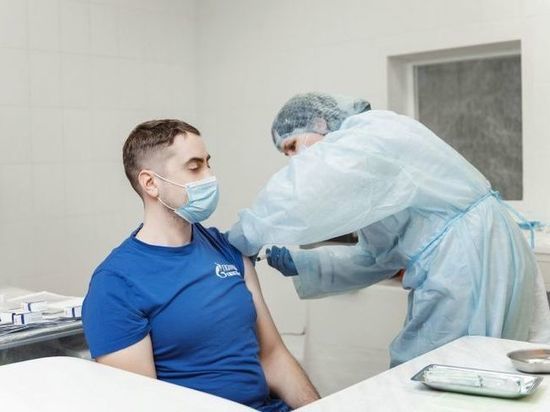 Сотрудники Омского НПЗ вакцинируются от COVID-19