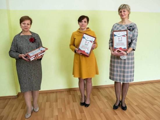 Победительницы «Диктанта Победы» из Псковской области получили награды