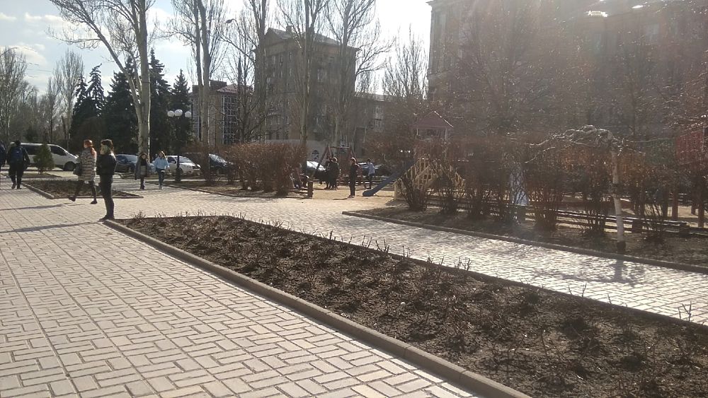 Солнечный день на бульваре Пушкина в Донецке