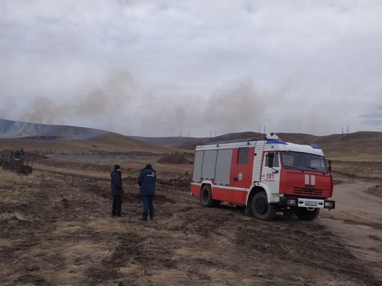 Пожарные Хакасии потушили 5-километровый степной пал вблизи Черногорска