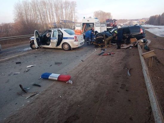 Полицейские пострадали в аварии под Уфой