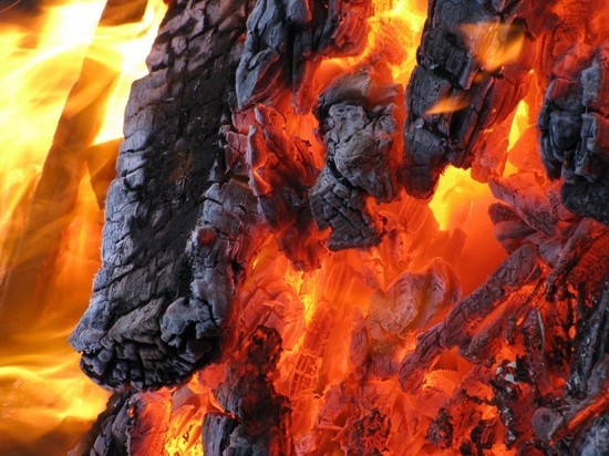 В портовом городе Сахалина ранним утром загорелась кухня