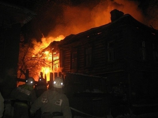В Ростовской области во время пожара в частном доме погибли два человека