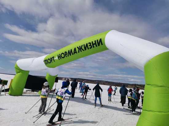Забайкальцы пробежали 30-километровый марафон на лыжах по Арахлею