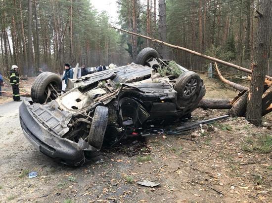 Непристегнутые водитель и пассажир получили тяжелые травмы в страшном ДТП в Твери