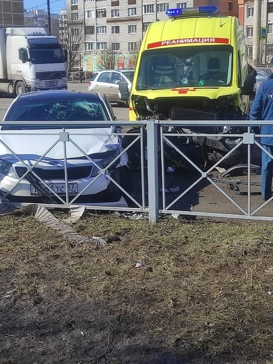 В Костроме произошло ДТП с участием реанимобиля