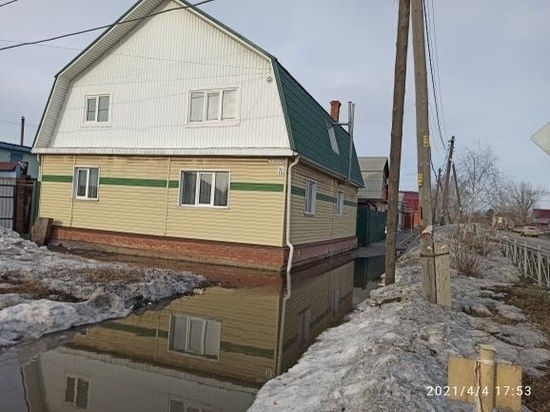 Жительница Омска пожаловалась на подтопление дома из-за ошибки дорожников