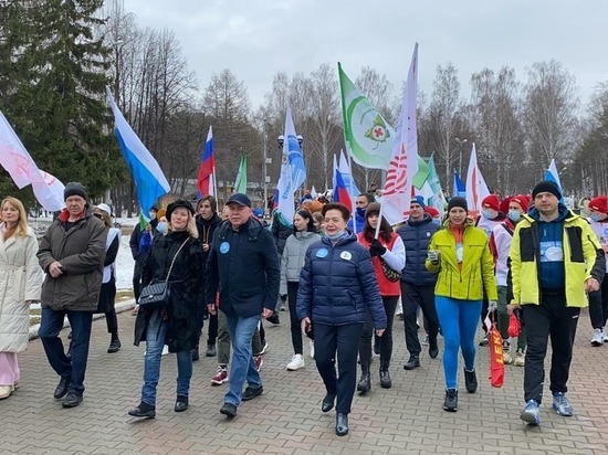 Несколько сот свердловчан поддержали всероссийскую акцию «10 000 шагов к жизни»