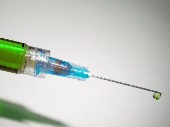 Почти 105 тысяч жителей Алтайского края поставили вакцину от ковида