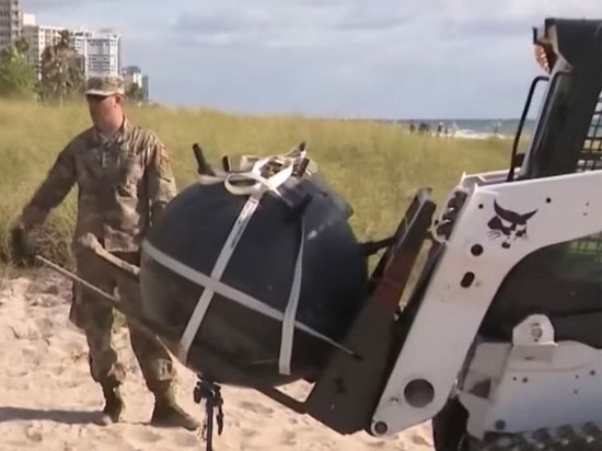 На пляж Флориды выбросило морскую мину