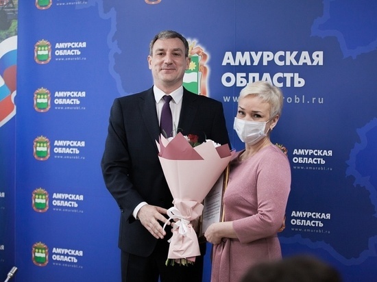 Амурский губернатор наградил бригаду медиков кардиоцентра