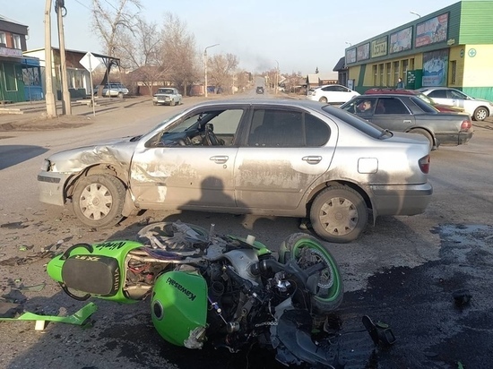 В Хакасии мотоциклист пострадал из-за невнимательного водителя