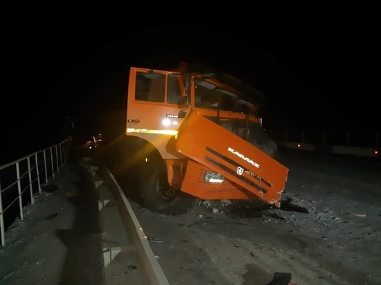 В Таттинском районе Якутии столкнулись трактор и “КамАЗ”