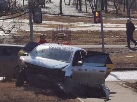 В Солнечном случилась авария с «Яндекс.Такси», есть пострадавшие