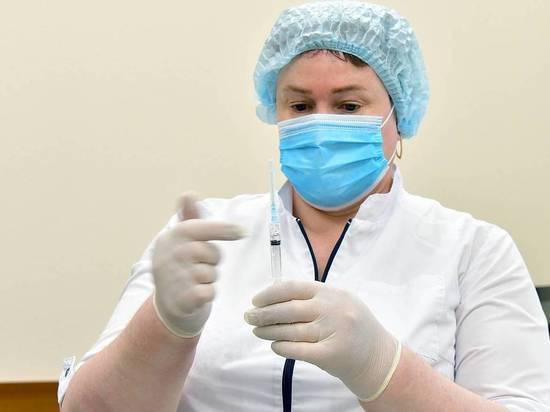 Глава Ханты-Мансийска поставил прививку от коронавируса