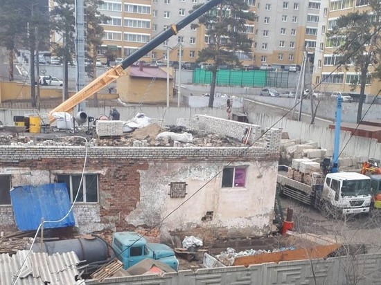 Незаконное строительство начали неизвестные на улице Гагарина в Чите