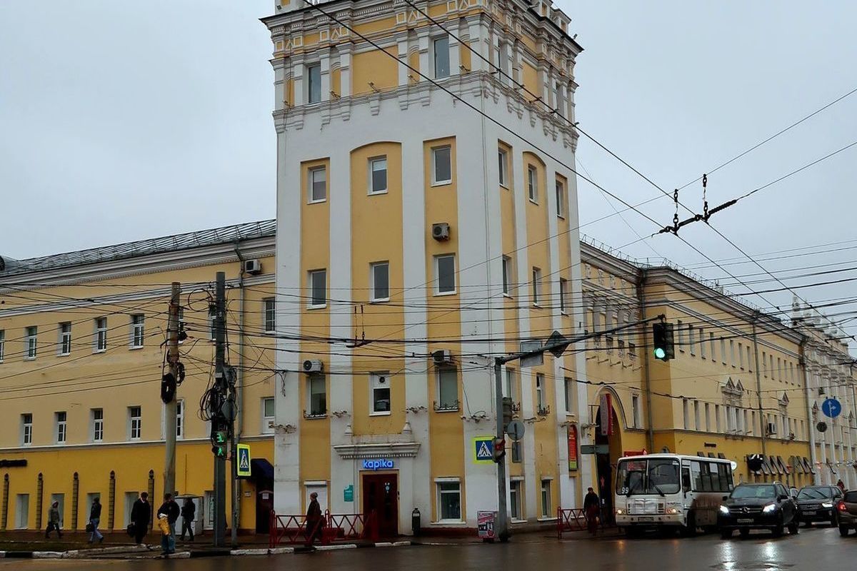 Вознесенский ярославль. Вознесенский казармы Ярославль. Ярославль директор Вознесенских казарм. Вознесенские казармы Ярославль до революции. Вознесенские казармы Ярославль высота.